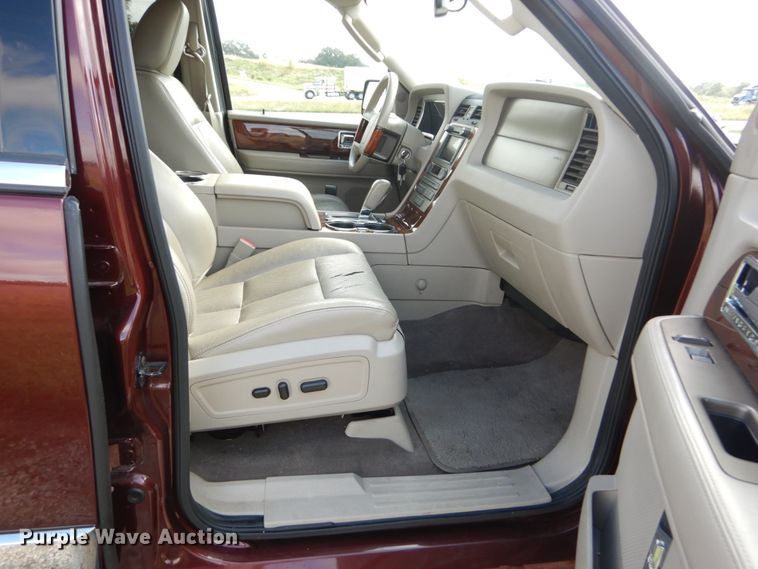 image for item JG9033 2011 Lincoln Navigator  SUV