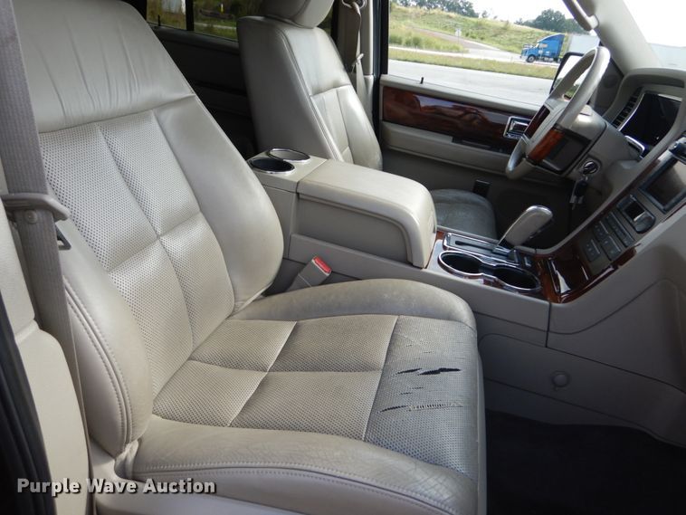 image for item JG9033 2011 Lincoln Navigator  SUV