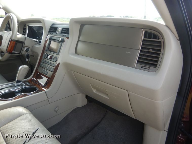 image for item JG9033 2011 Lincoln Navigator  SUV