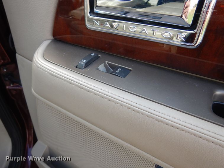 image for item JG9033 2011 Lincoln Navigator  SUV