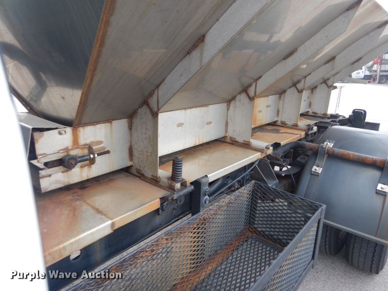 image for item JG9038 2012 Ford F450 Super Duty XL  truck cab and chassis