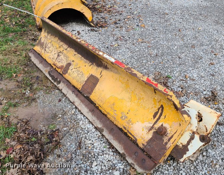 image for item JG9285 8'W wing plow