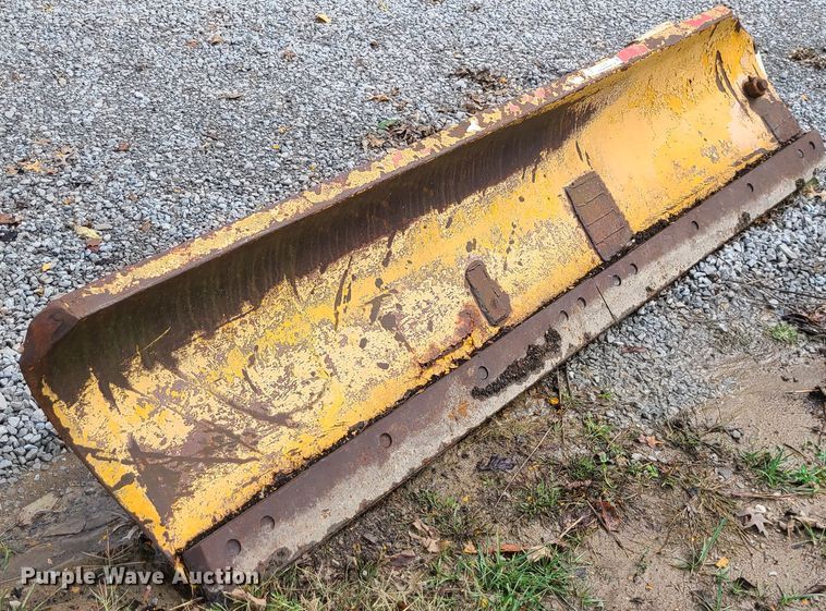 image for item JG9285 8'W wing plow