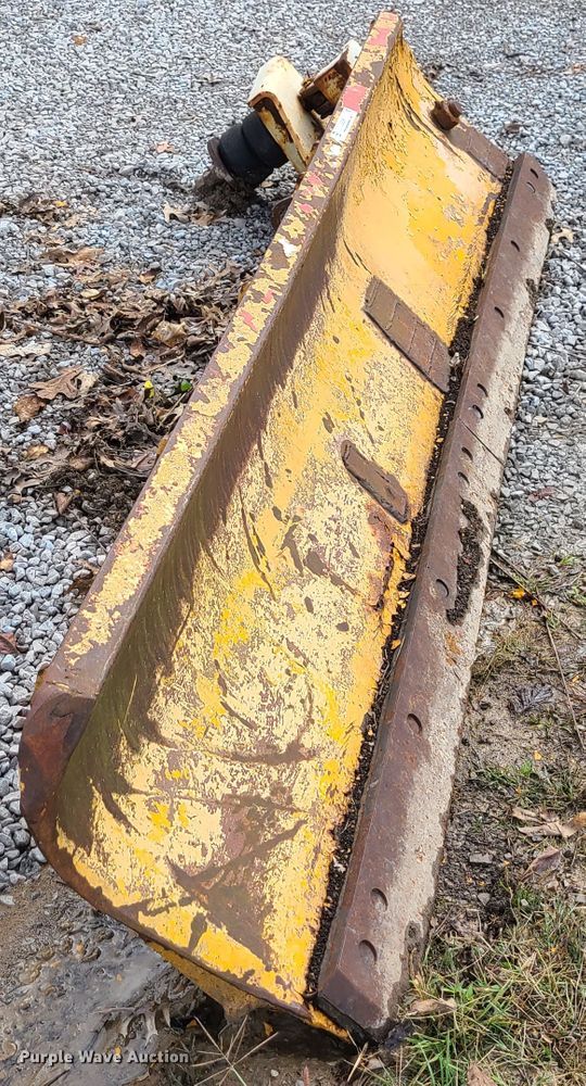 image for item JG9285 8'W wing plow