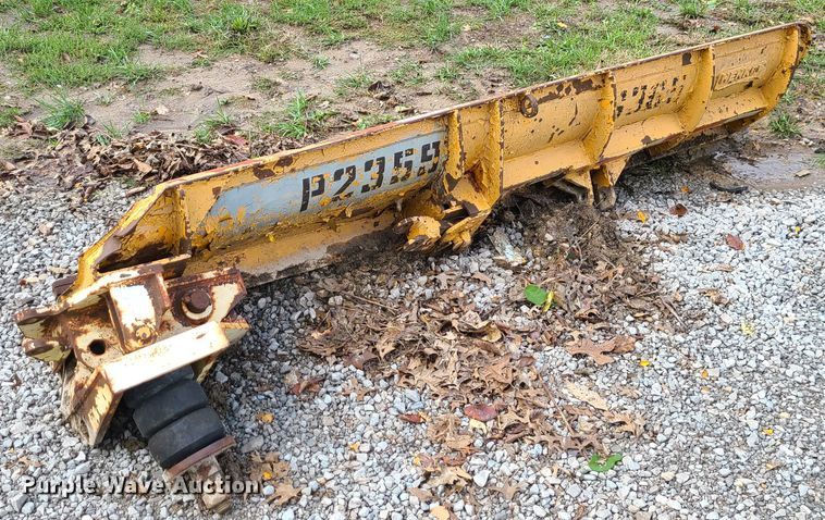 image for item JG9285 8'W wing plow
