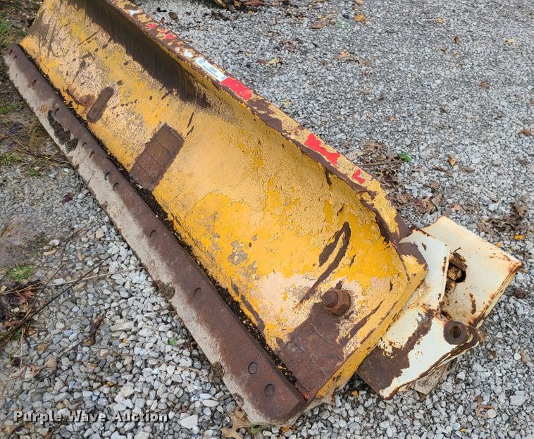 image for item JG9285 8'W wing plow