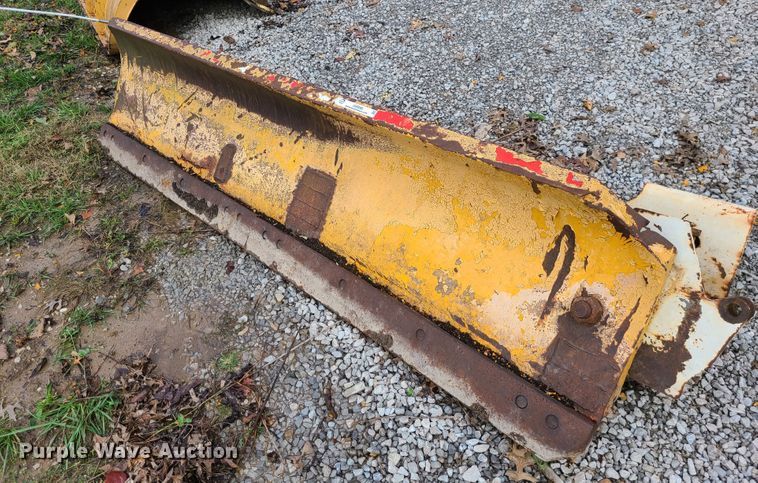 image for item JG9285 8'W wing plow