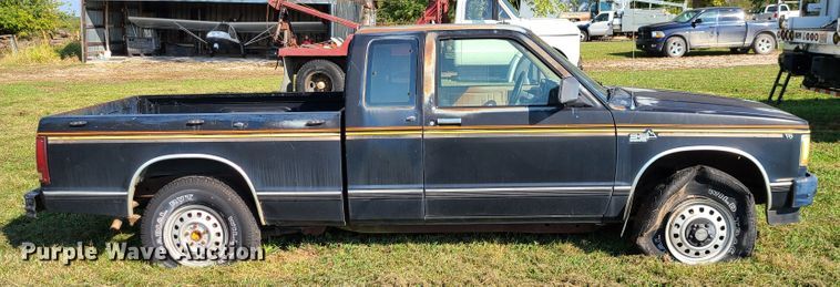 image for item JG9326 1983 GMC S15  pickup truck