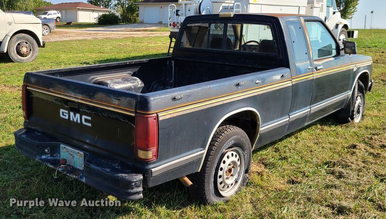 image for item JG9326 1983 GMC S15  pickup truck