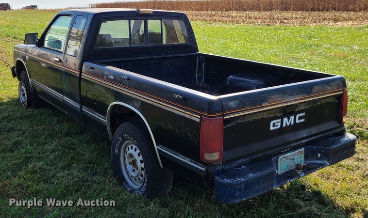 image for item JG9326 1983 GMC S15  pickup truck