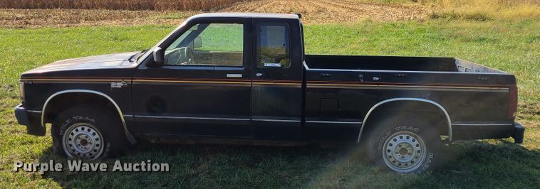 image for item JG9326 1983 GMC S15  pickup truck