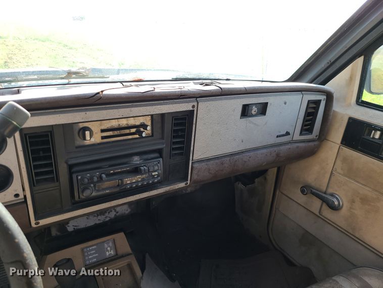 image for item JG9326 1983 GMC S15  pickup truck