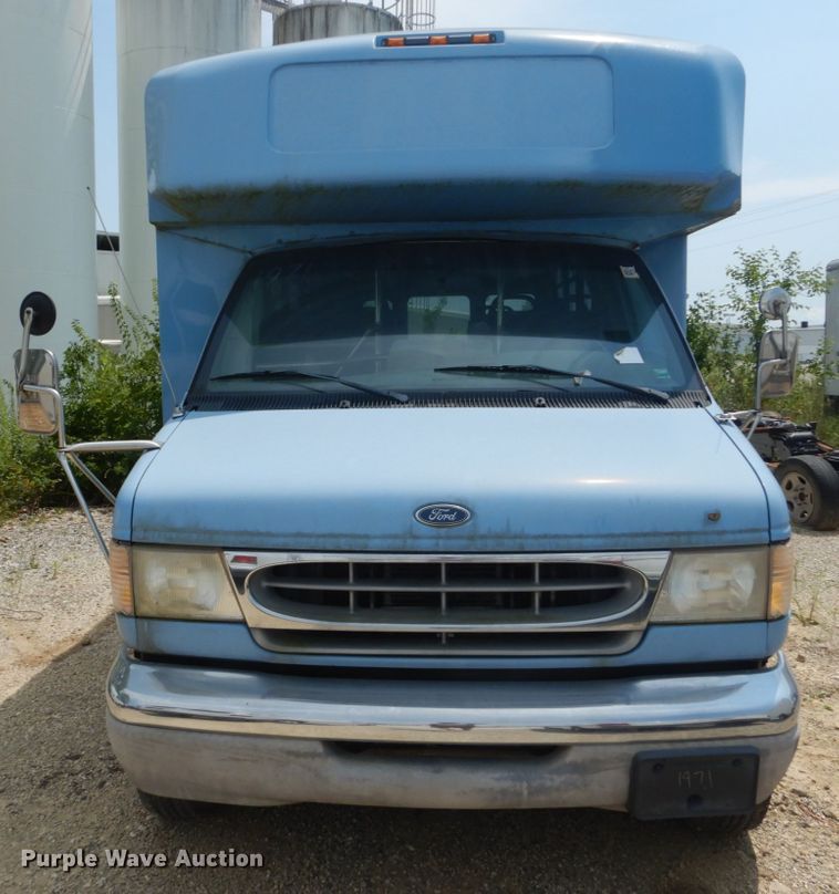 image for item JI9462 1999 Ford E450 Econoline  shuttle bus