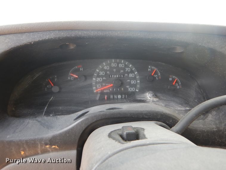 image for item JI9462 1999 Ford E450 Econoline  shuttle bus