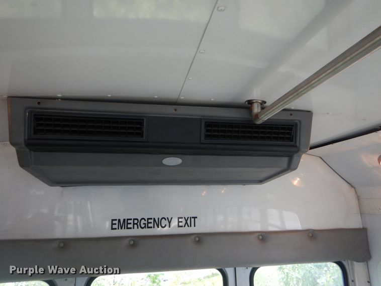 image for item JI9462 1999 Ford E450 Econoline  shuttle bus