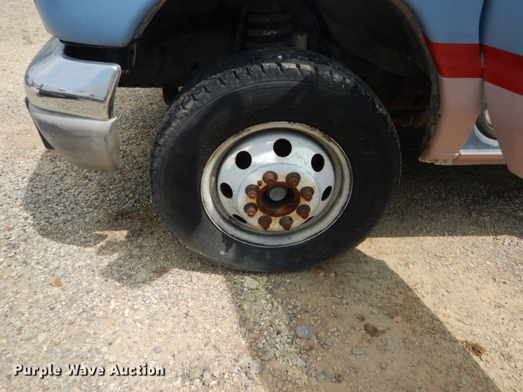 image for item JI9462 1999 Ford E450 Econoline  shuttle bus