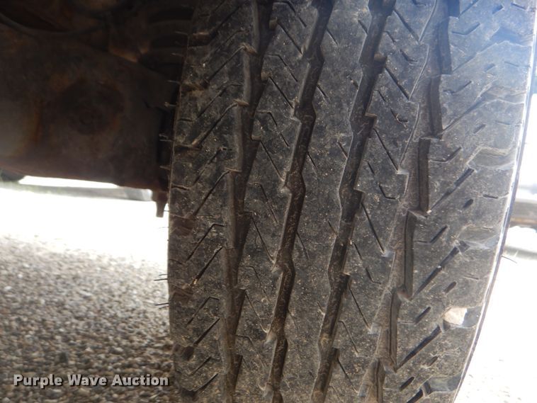 image for item JI9462 1999 Ford E450 Econoline  shuttle bus