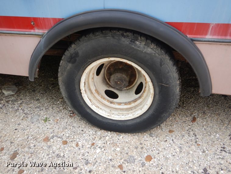 image for item JI9462 1999 Ford E450 Econoline  shuttle bus