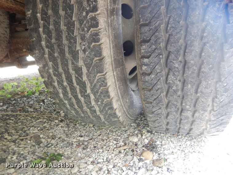 image for item JI9462 1999 Ford E450 Econoline  shuttle bus