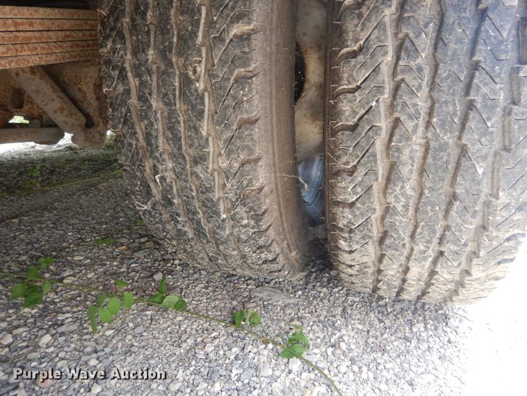 image for item JI9462 1999 Ford E450 Econoline  shuttle bus