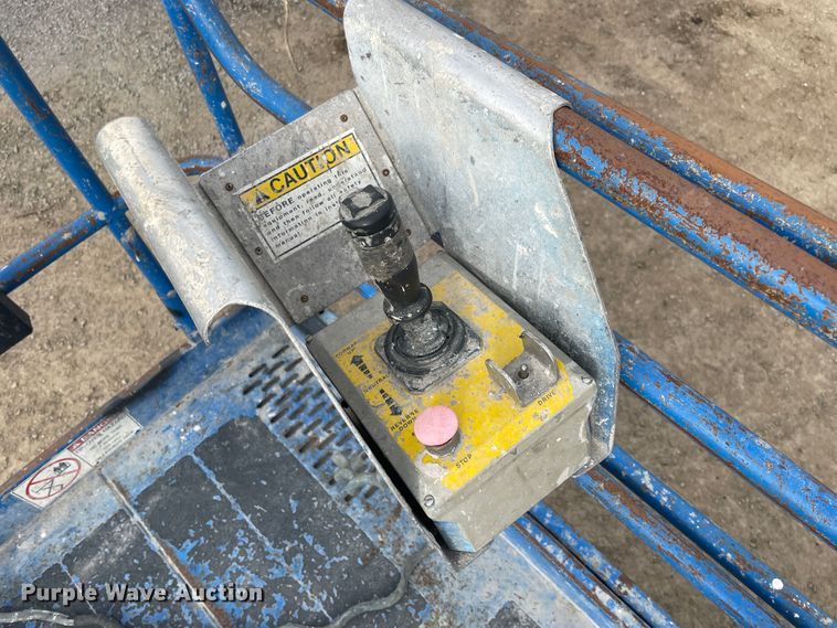 image for item JQ9433 Up Right 26N  scissor lift