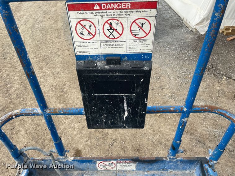 image for item JQ9433 Up Right 26N  scissor lift