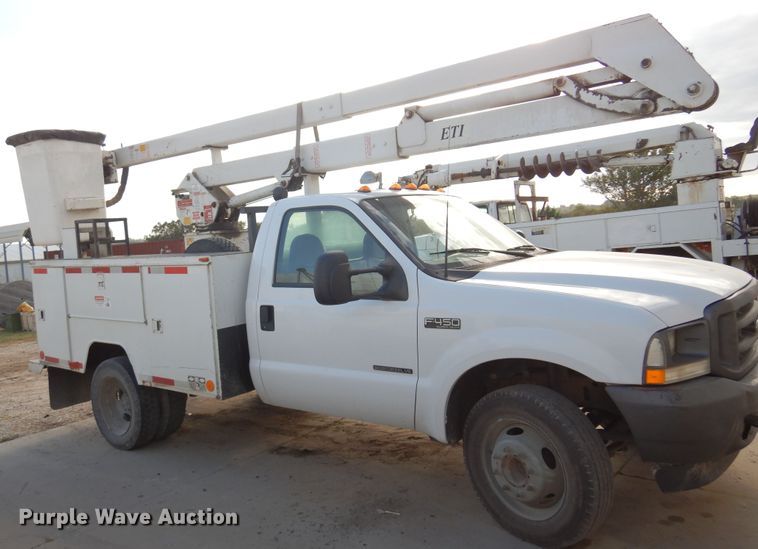 image for item JT9517 2002 Ford F450 Super Duty  bucket truck