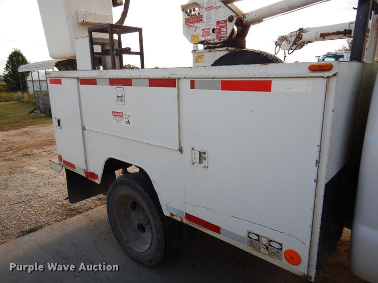 image for item JT9517 2002 Ford F450 Super Duty  bucket truck