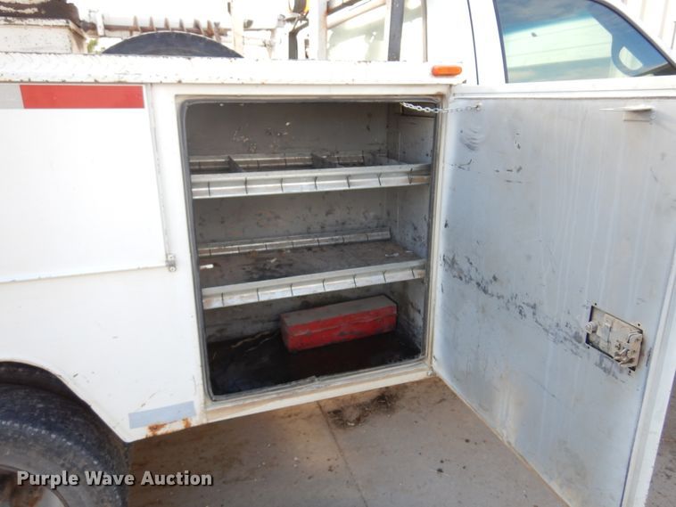 image for item JT9517 2002 Ford F450 Super Duty  bucket truck