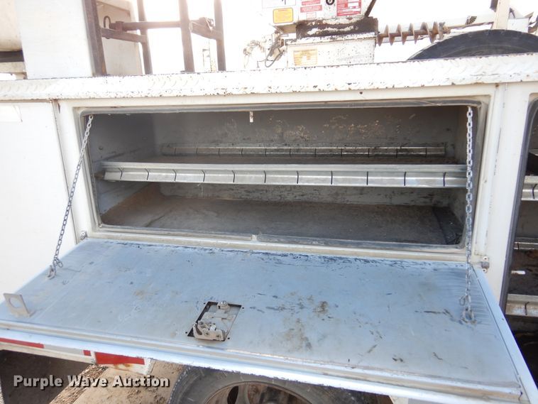 image for item JT9517 2002 Ford F450 Super Duty  bucket truck