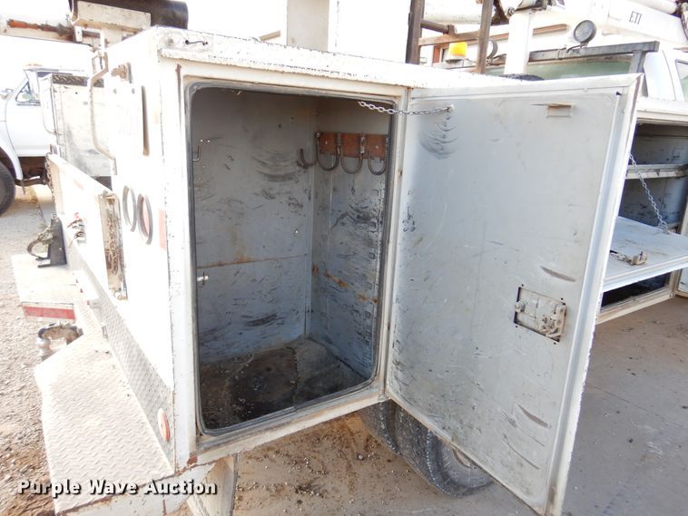 image for item JT9517 2002 Ford F450 Super Duty  bucket truck