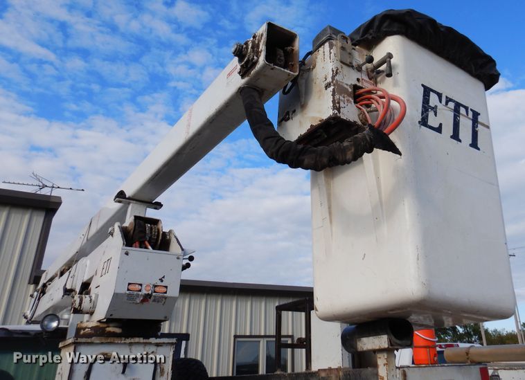 image for item JT9517 2002 Ford F450 Super Duty  bucket truck