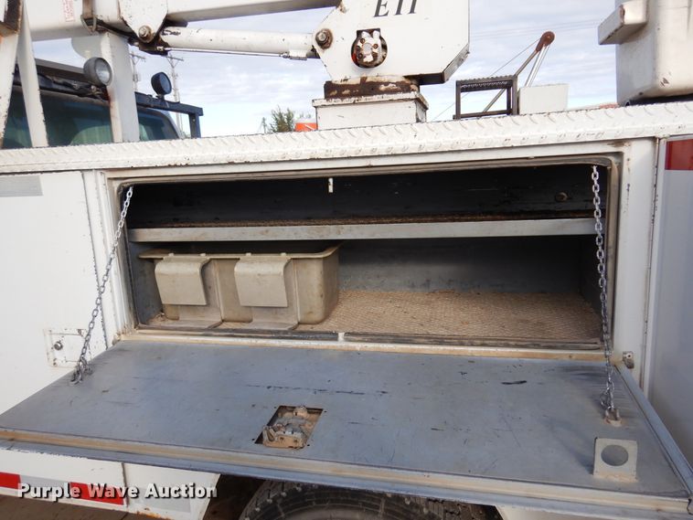 image for item JT9517 2002 Ford F450 Super Duty  bucket truck