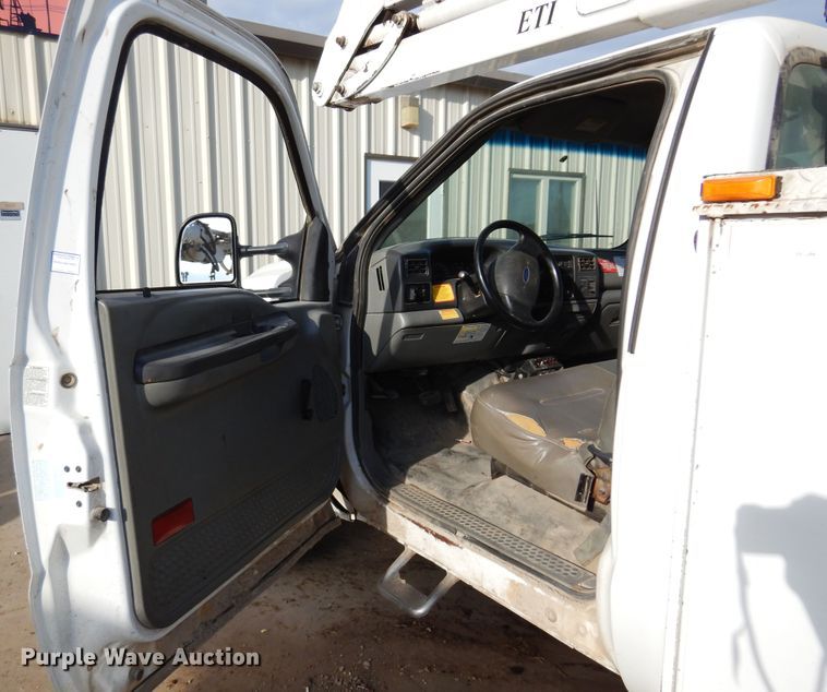 image for item JT9517 2002 Ford F450 Super Duty  bucket truck