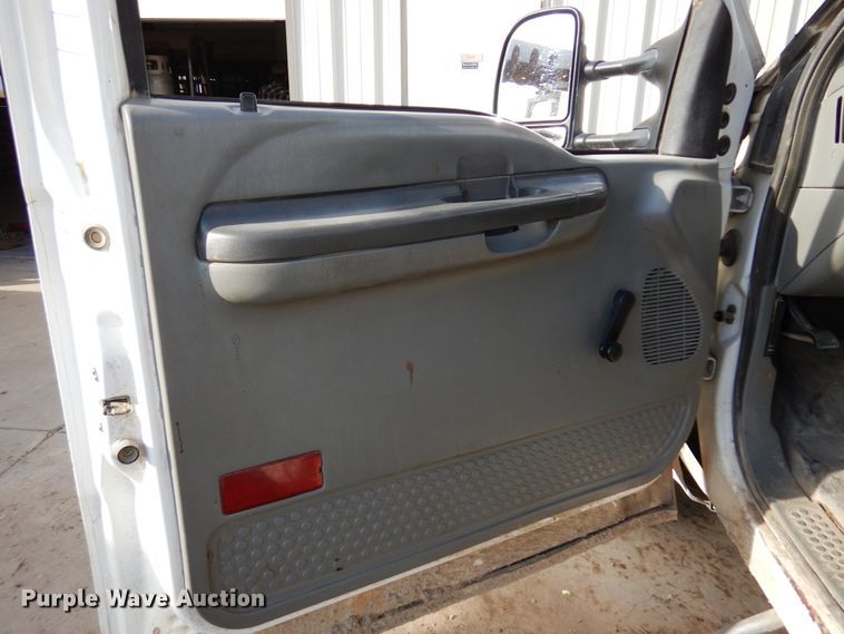 image for item JT9517 2002 Ford F450 Super Duty  bucket truck