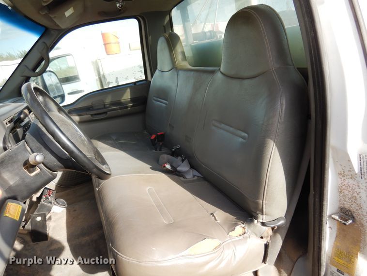 image for item JT9517 2002 Ford F450 Super Duty  bucket truck