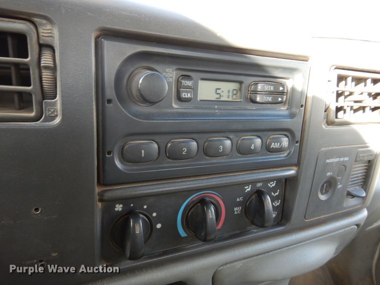 image for item JT9517 2002 Ford F450 Super Duty  bucket truck