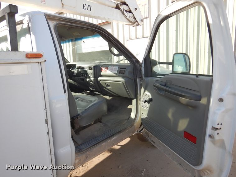 image for item JT9517 2002 Ford F450 Super Duty  bucket truck