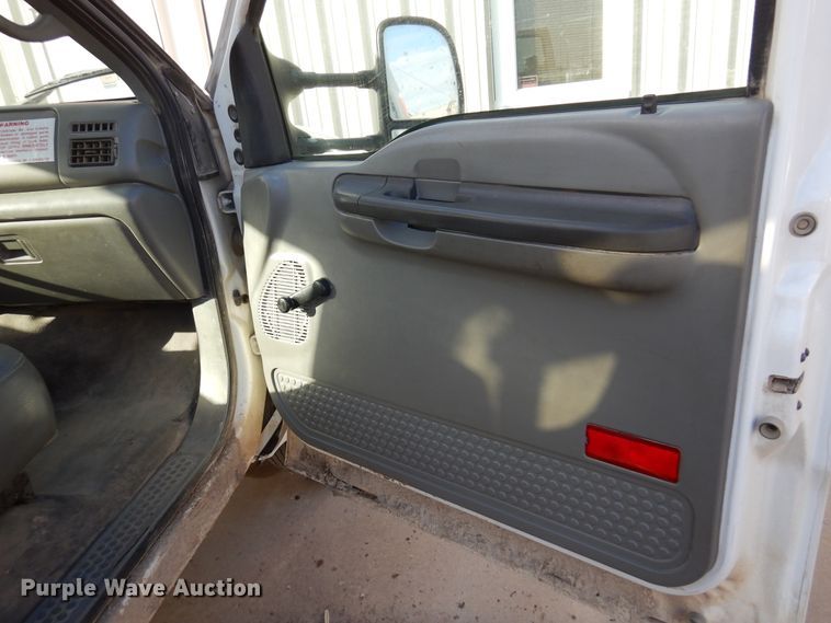 image for item JT9517 2002 Ford F450 Super Duty  bucket truck