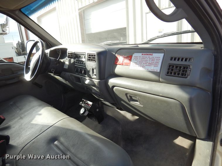 image for item JT9517 2002 Ford F450 Super Duty  bucket truck