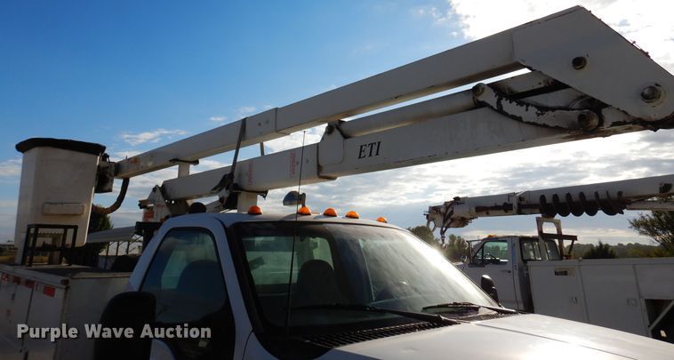 image for item JT9517 2002 Ford F450 Super Duty  bucket truck