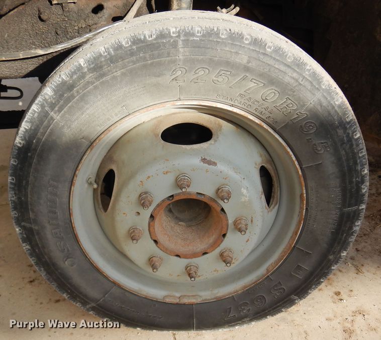 image for item JT9517 2002 Ford F450 Super Duty  bucket truck