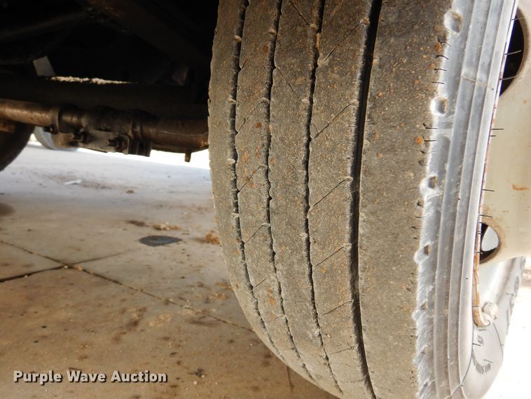 image for item JT9517 2002 Ford F450 Super Duty  bucket truck