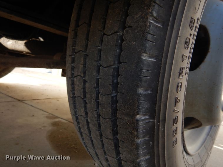 image for item JT9517 2002 Ford F450 Super Duty  bucket truck