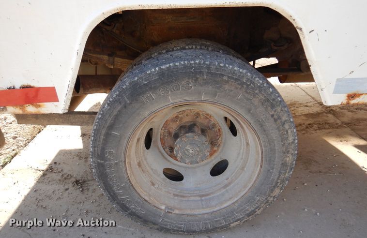 image for item JT9517 2002 Ford F450 Super Duty  bucket truck