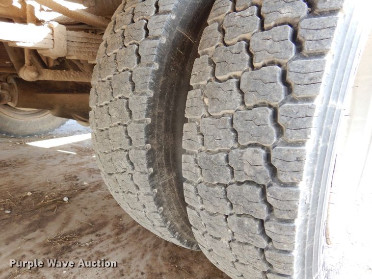 image for item JT9517 2002 Ford F450 Super Duty  bucket truck