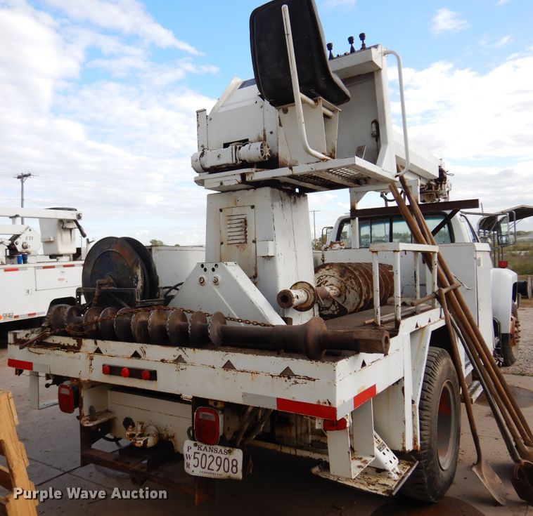 image for item JT9521 1988 Ford F800  digger derrick truck