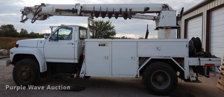 image for item JT9521 1988 Ford F800  digger derrick truck