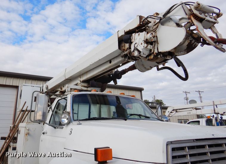 image for item JT9521 1988 Ford F800  digger derrick truck