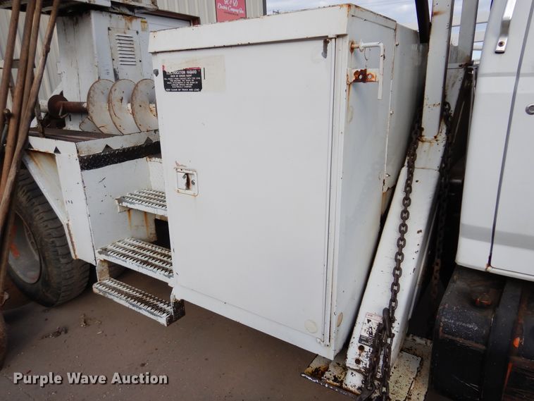 image for item JT9521 1988 Ford F800  digger derrick truck